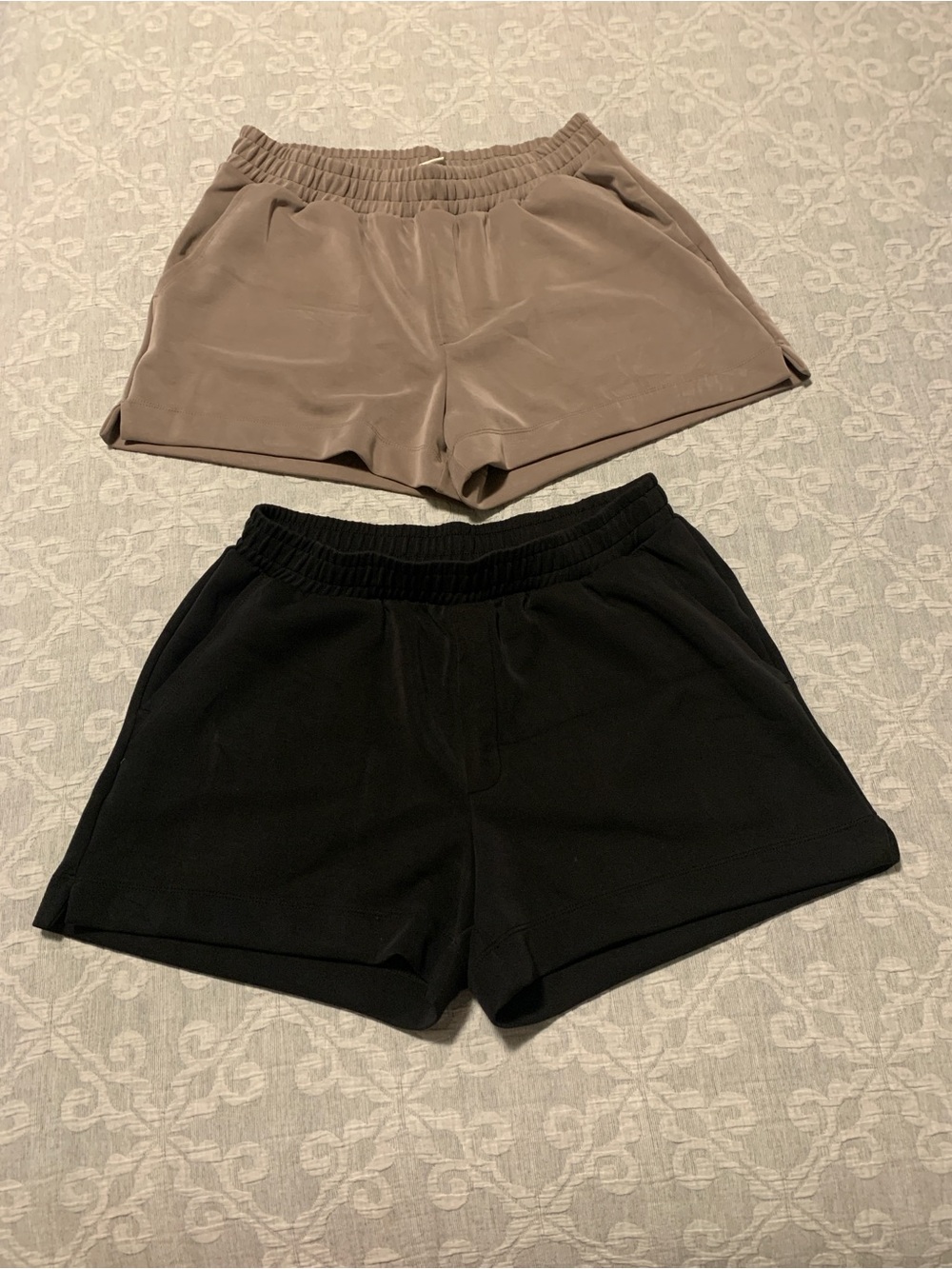 a new day Women's Elastic-Waist Athletic Shorts - Black and Taupe (Size M)